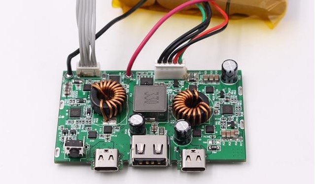 小耳朵電源:業(yè)界首個輸出100W移動電源方案可同時給倆臺筆記本充電